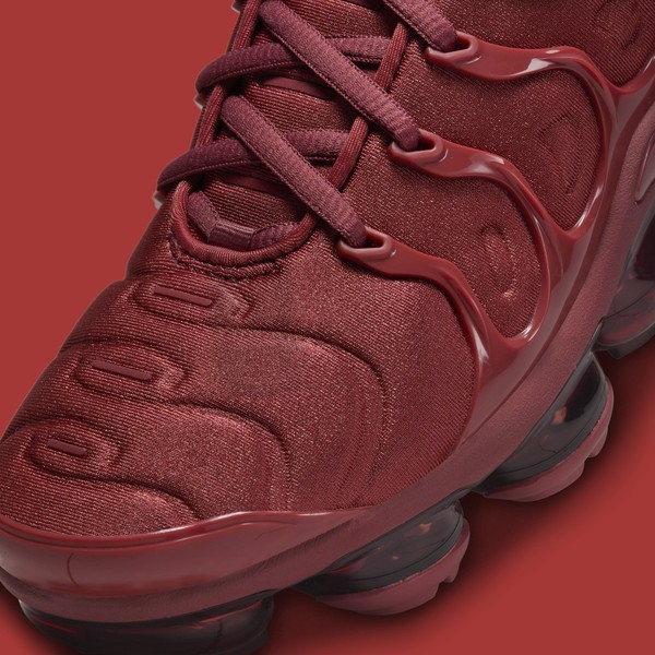 Vapormax plus hotsell wine red